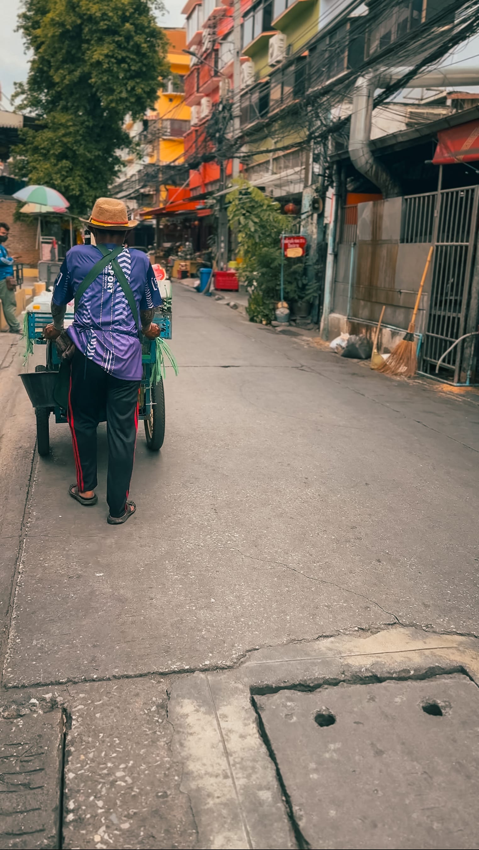 cum să planifici o călătorie în Asia, buget pentru 4 luni în Asia, escale lungi avantaje și dezavantaje, vaccinuri recomandate pentru Asia de Sud-Est, cât costă o călătorie de 4 luni în Asia, cum să călătorești doar cu bagaj de mână, cazare autentică în Bangkok, echipament foto-video pentru vlogging de călătorie