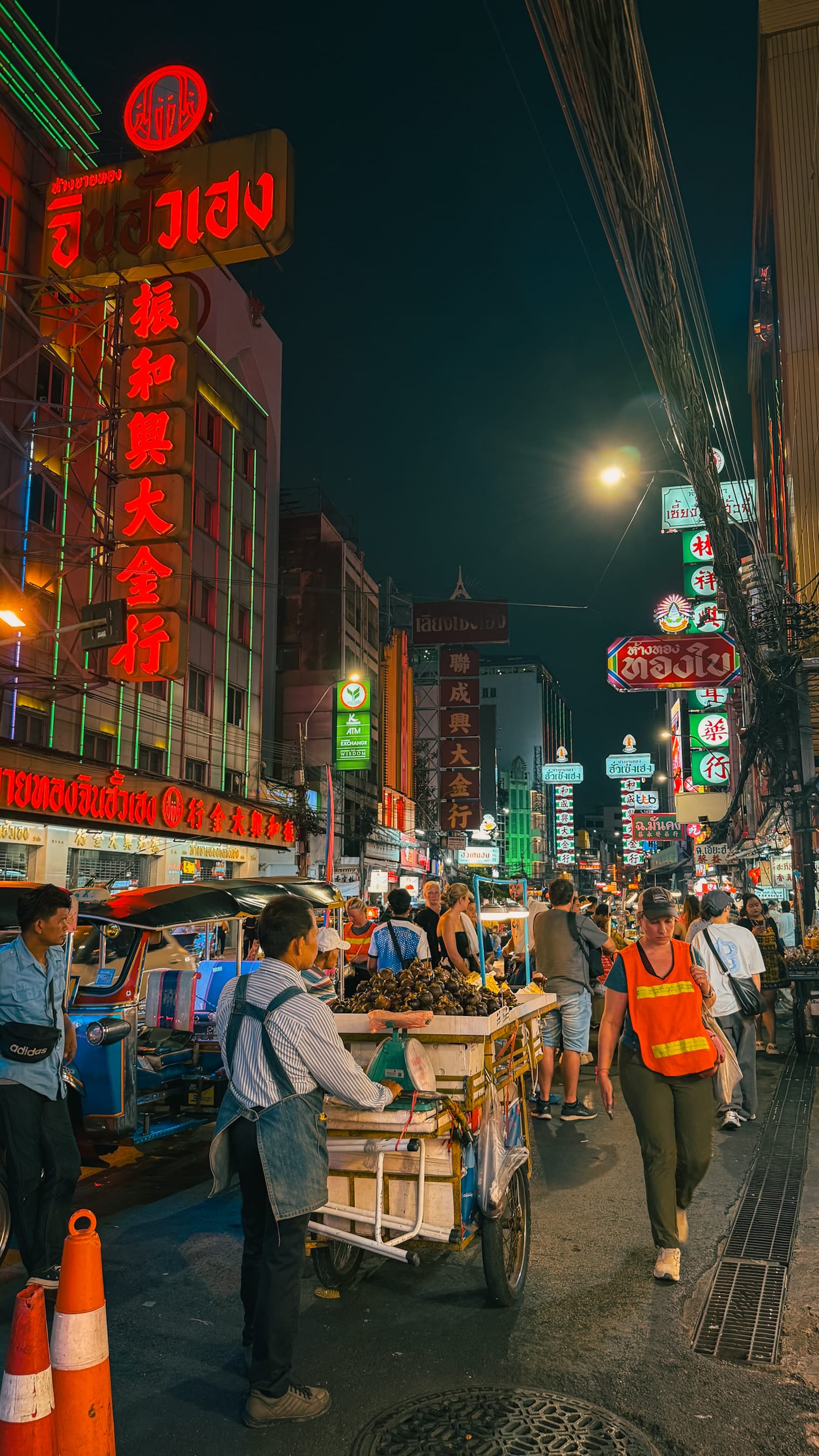 cum să planifici o călătorie în Asia, buget pentru 4 luni în Asia, escale lungi avantaje și dezavantaje, vaccinuri recomandate pentru Asia de Sud-Est, cât costă o călătorie de 4 luni în Asia, cum să călătorești doar cu bagaj de mână, cazare autentică în Bangkok, echipament foto-video pentru vlogging de călătorie