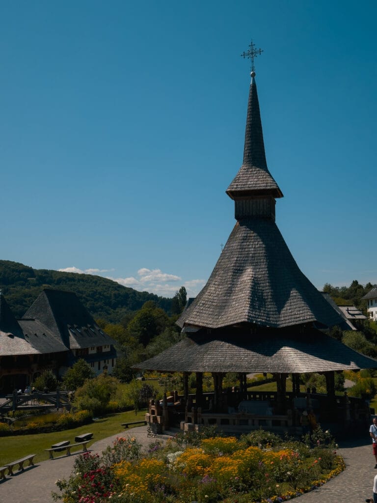cazare casa moroșenilor breb,cazare tradițională în breb, casa lu’ piștău breb, unde să te cazezi în maramureș, cazare cu restaurant în breb, casa dochia breb, satul breb maramureș, experiență autentică în maramureș, cazare circuit românia